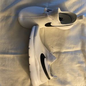 Nike Women’s Aptare